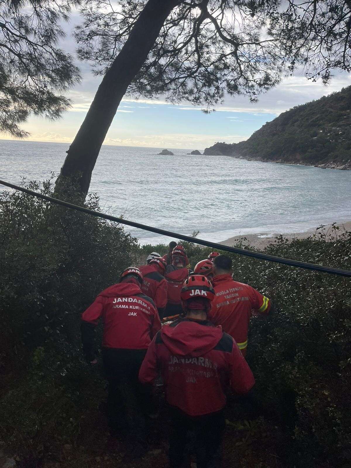 Kabak Koyu'nda Kayalıklardan Düşen Genç Kurtarıldı 2